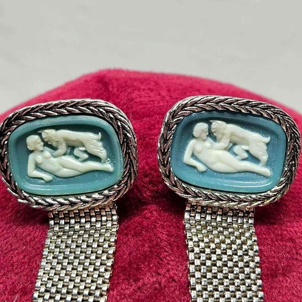Vintage‎ Cufflinks Mens OS Silver Blue Wrap Mesh Faux Cameo Woman Wolf Intaglio
